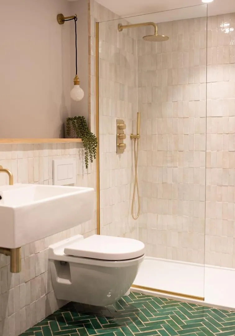 Stunning Townhouse Apartment In Central Cambridge