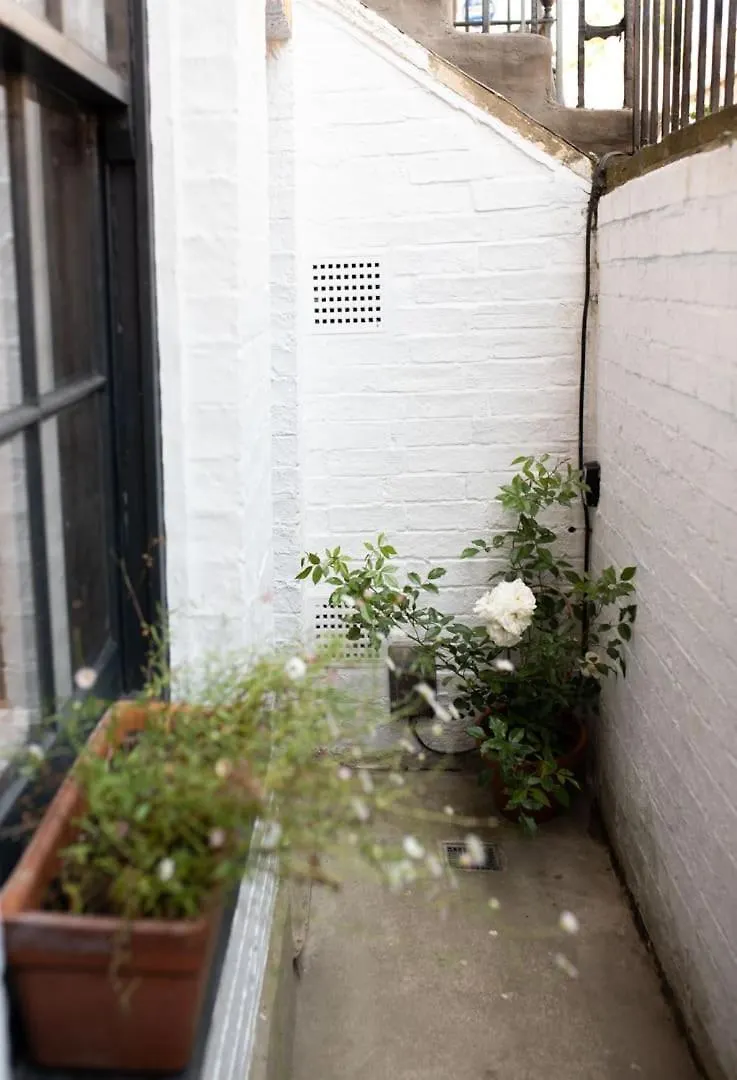 Stunning Townhouse Apartment In Central Cambridge