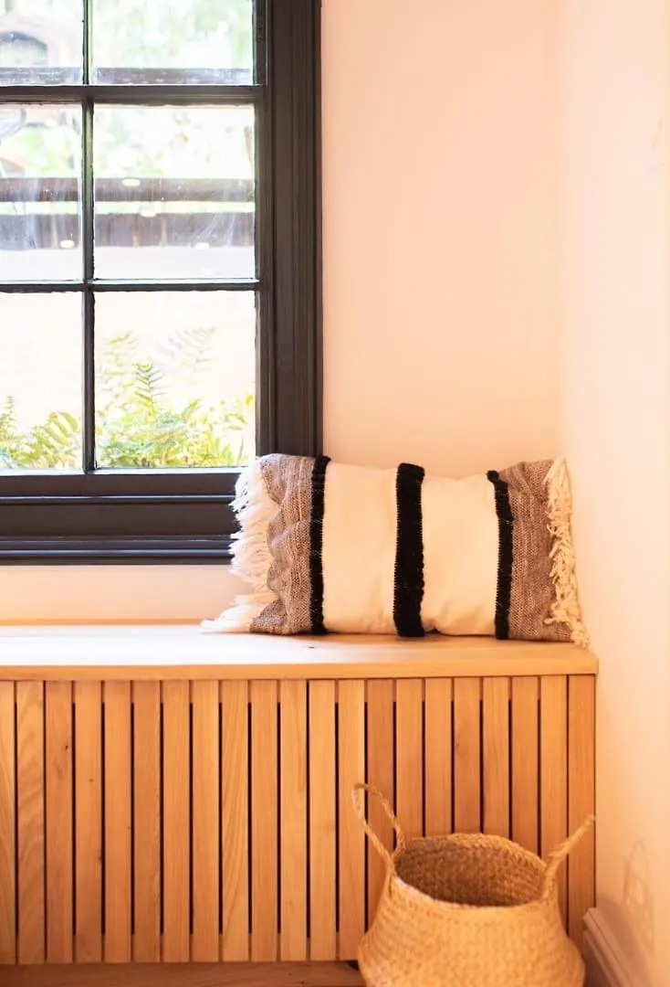 Stunning Townhouse Apartment In Central Cambridge